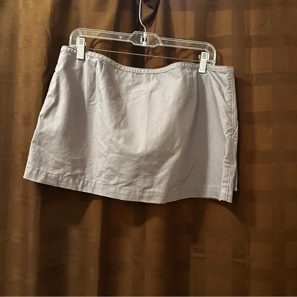 NWT Helsa Workwear Apron Mini Skirt Grey
Cotton canvas Revolve Large reg $178 - Picture 9 of 9